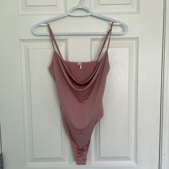 UO Cowl Neck Bodysuit - Picture 2 of 6